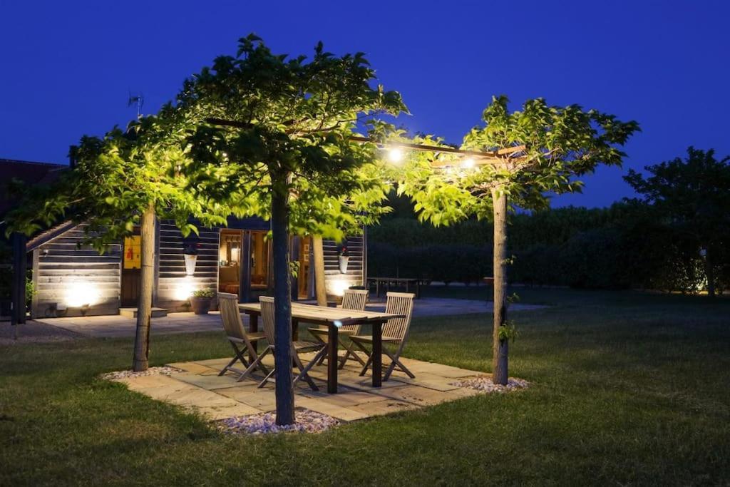 Moonlight Barn Villa Ascot  Exteriör bild