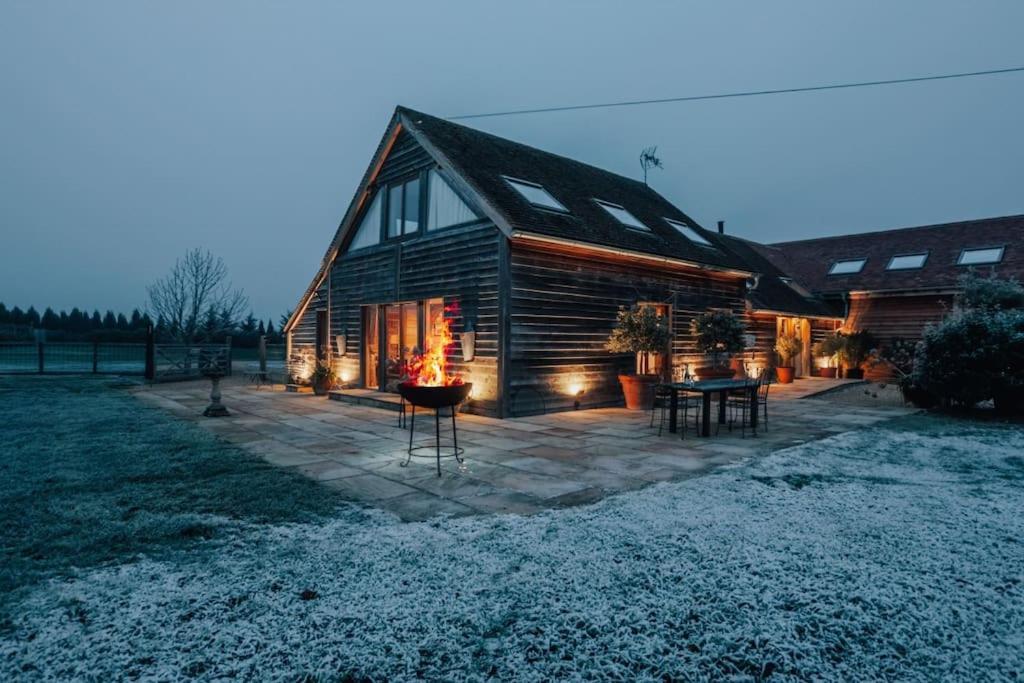 Moonlight Barn Villa Ascot  Exteriör bild